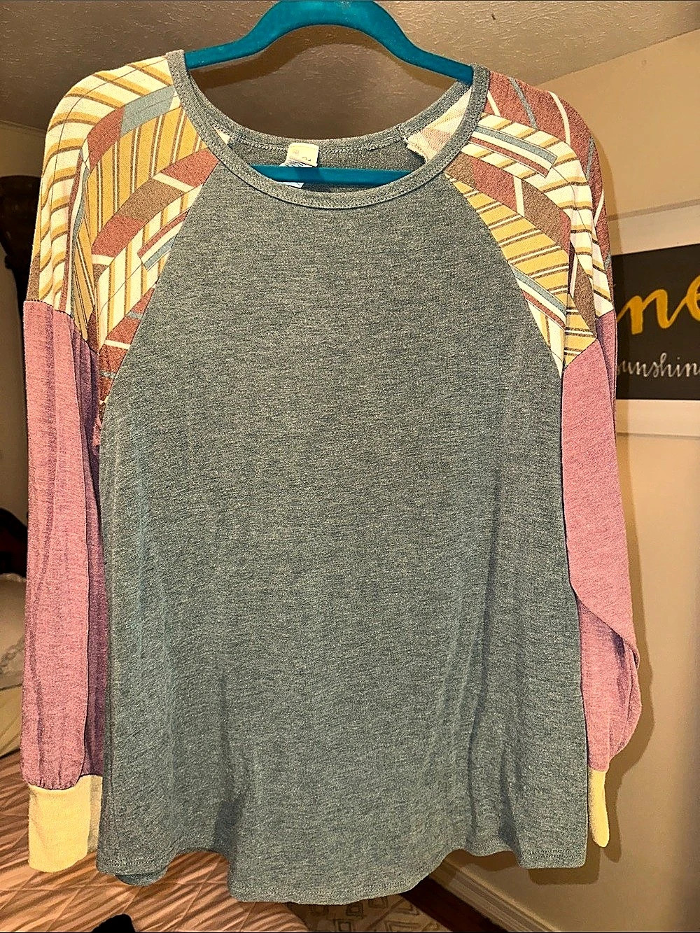 7th Ray - Geometric Color Block Long Sleeve Top in Green & Pink - size X large
